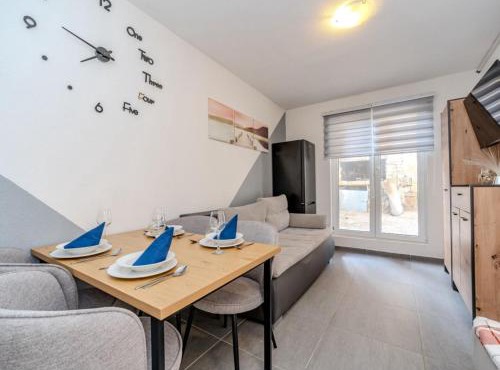 Apartments Robi & Kristina - Studio Apartment with Terrace S2 in Benkovac