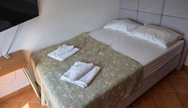 Apartments & rooms Lucie