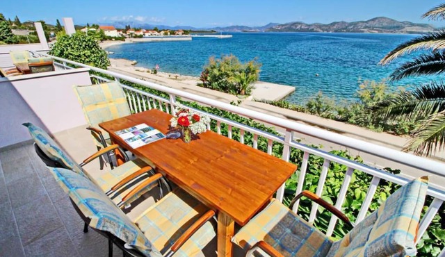 Apartments Stipo - Comfort Two Bedroom Apartment with Balcony and Sea View (A2) in Janjina