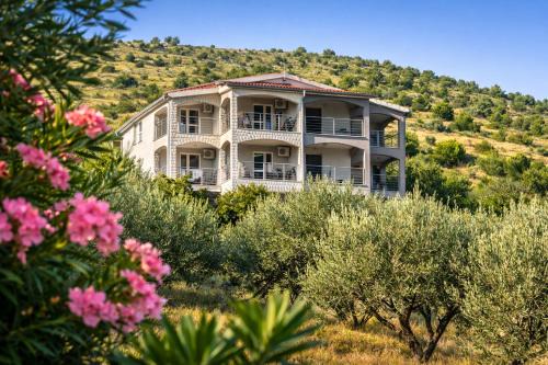 Apartments VillaMare in Grebaštica