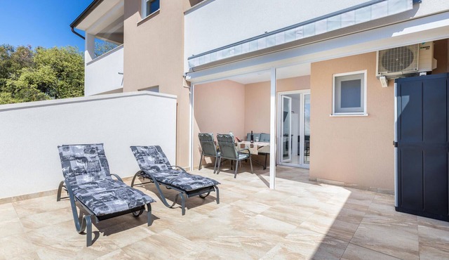 Awesome apartment in Barbariga with WiFi