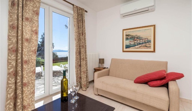 Awesome Apartment In Icici With Wifi in Ičići
