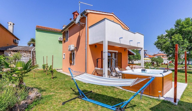 Awesome apartment in Pula with WiFi