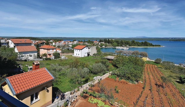 Awesome apartment in Raslina with WiFi