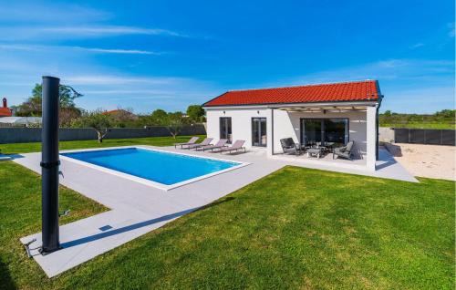 Awesome Home In Brisevo With Jacuzzi in Briševo