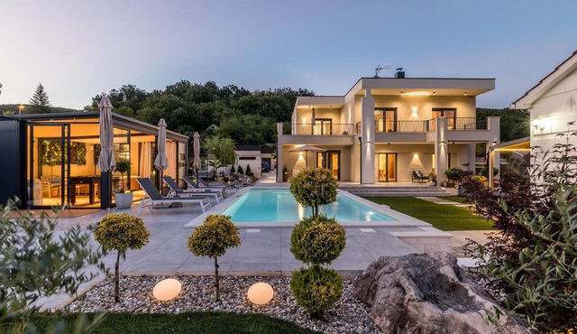 Awesome home in Drnis