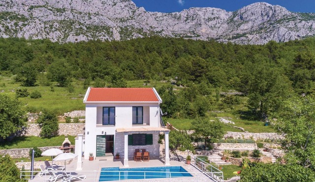 Awesome home in Gornje Tucepi in Gornje Tucepi