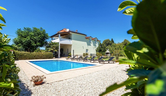 Awesome home in Donji Prolozac in Donji Prolozac