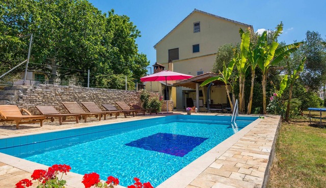 Awesome home in Kozino