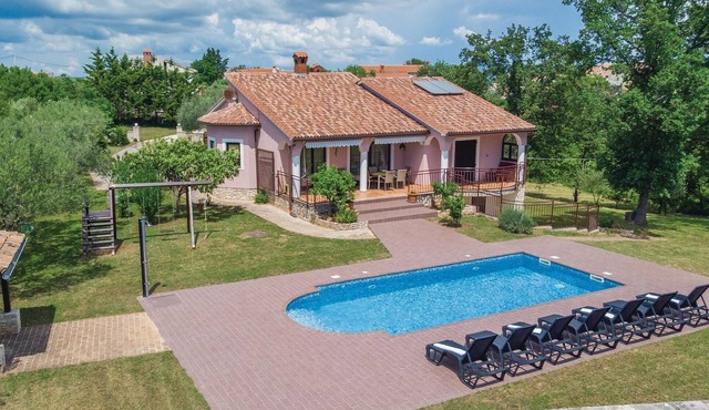 Awesome home in Krnica