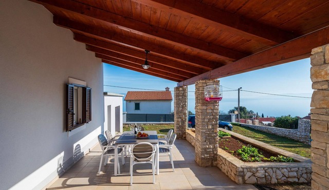 Awesome home in Labin with house sea view