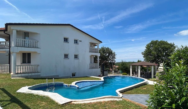 Awesome home in Porec