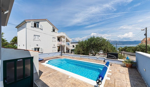 Awesome home in Slatine in Slatine