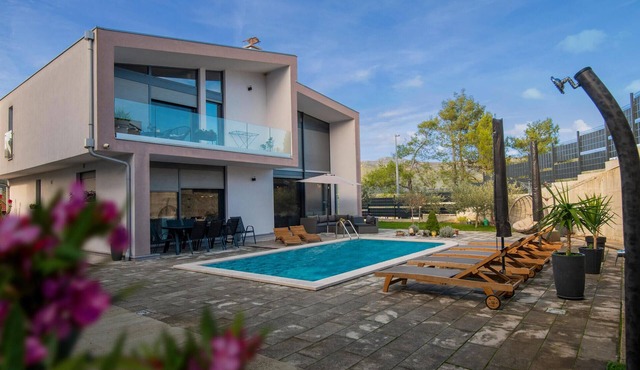 Awesome home in Vrgorac in Vrgorac