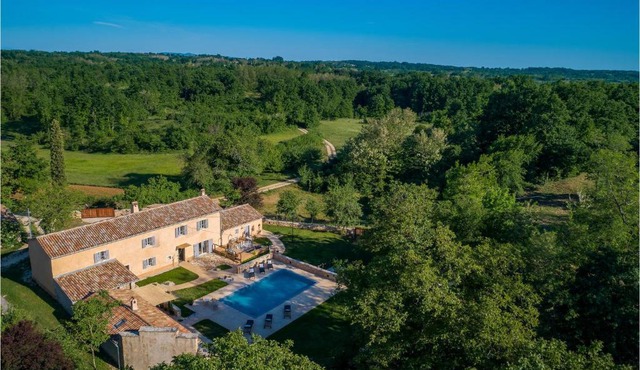 Awesome Home In Zminj With Wifi, Private Swimming Pool And Outdoor Swimming Pool in Žminj