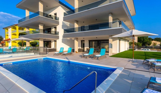 Beach front apartment in Malinska