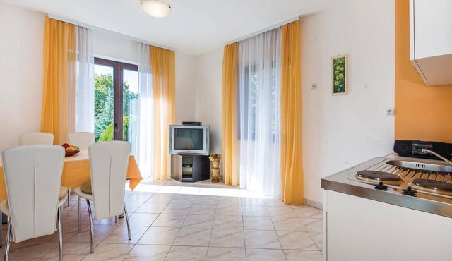 Beach front apartment in Matulji with WiFi