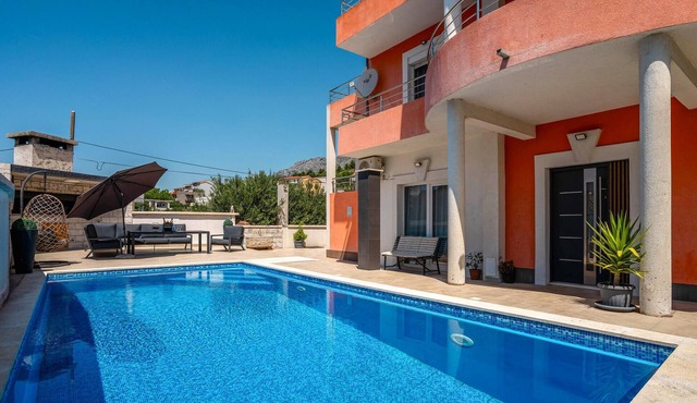 Beach front apartment in Solin in Solin