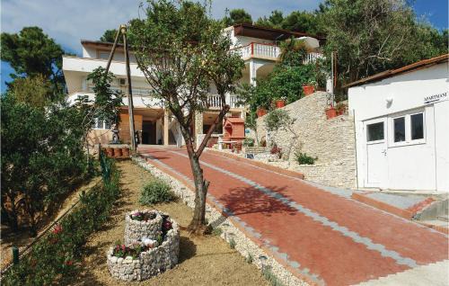 Beach Front Apartment In Vlasici With Wifi in Vlašići