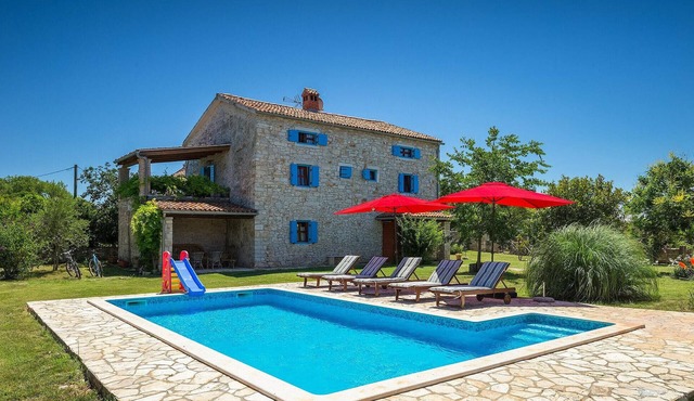 Beach front home in Pula in Pula