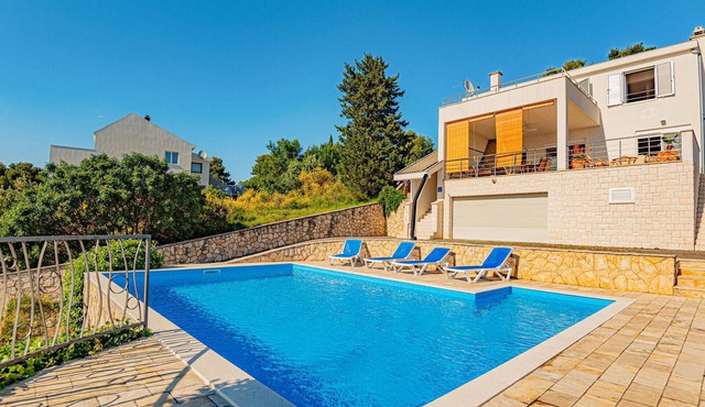 Beach front home in Zaboric