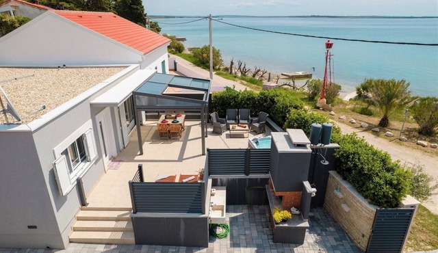 Beachfront Holiday Home in Kosljun in Košljun