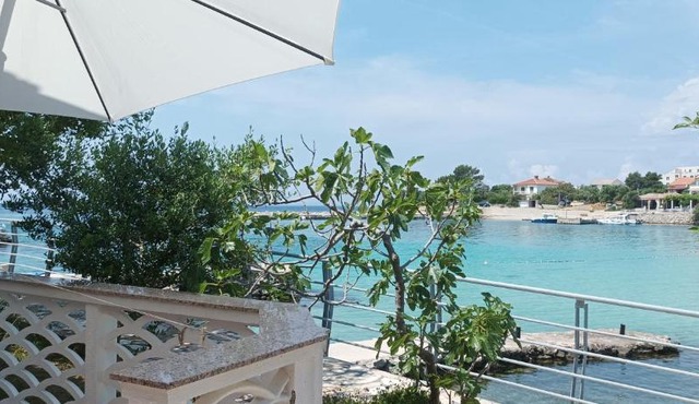 Beachfront House Ugor