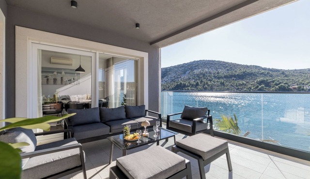 Beachfront luxury villa Vinisce in Vinišće