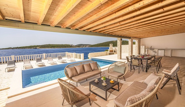 Beachfront Villa, 28 sqm Heated Infinity Pool, Open Sea Sunset Views in Sevid
