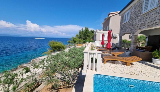 Beachfront Villa Dream with pool in Korčula