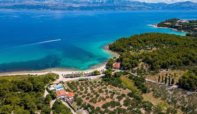 Beachfront Villa Mir Brac with Pool & Jacuzzi in Supetar