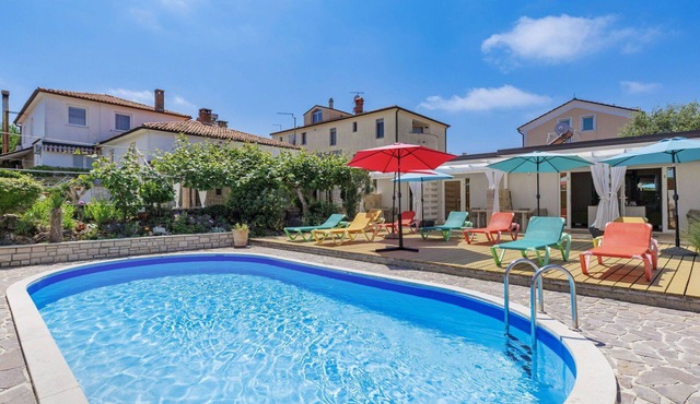 Beautiful apartment for 2 people with WIFI, pool, A/C, TV and terrace in Umag
