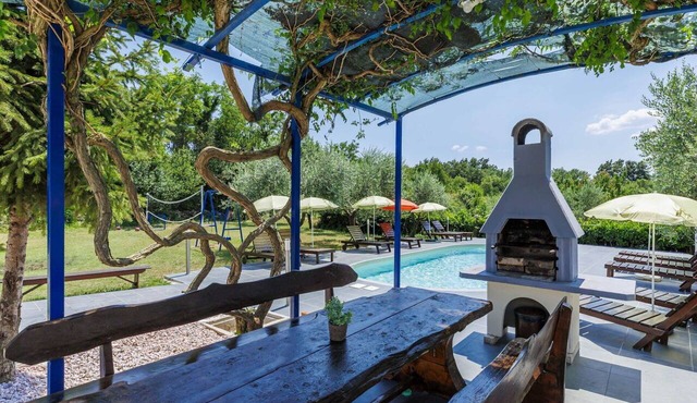 Beautiful apartment for 5 people with pool, WIFI, A/C, TV and terrace