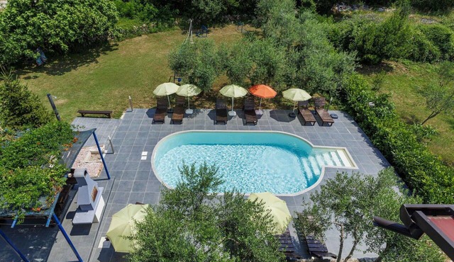 Beautiful apartment for 5 guests with A/C, pool, WIFI, TV and terrace in Labin