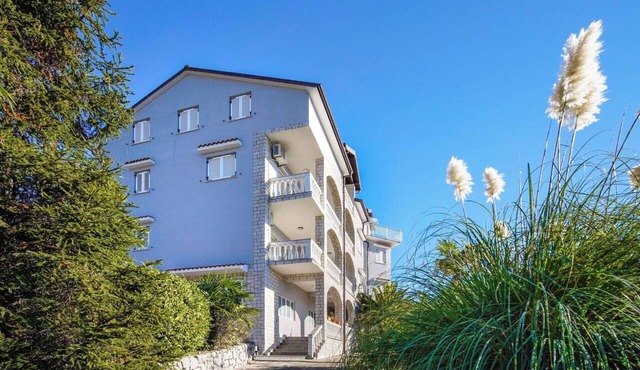 Beautiful apartment for 4 guests with WIFI, pool, A/C, TV and balcony