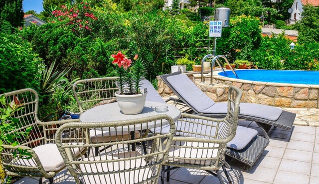 Beautiful apartment for 4 guests with WIFI, pool, A/C, TV and patio