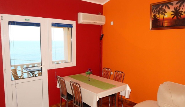 Beautiful apartment for 2 people with WIFI, A/C, TV and terrace