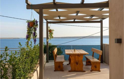Beautiful Apartment In Baric Draga With Wifi