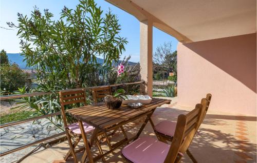Beautiful Apartment In Cres With Wifi in Cres