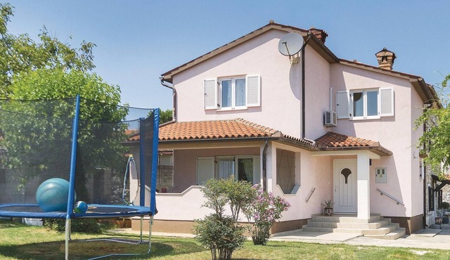 Beautiful apartment in Marcana with WiFi