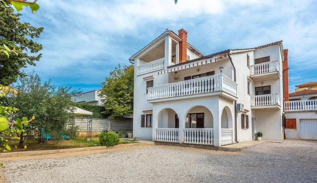 Beautiful apartment in Omisalj with WiFi
