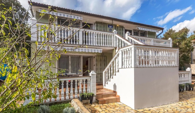 Beautiful apartment in Pavicini with WiFi