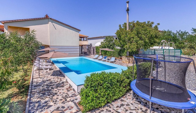 Beautiful apartment in Pula with outdoor swimming pool