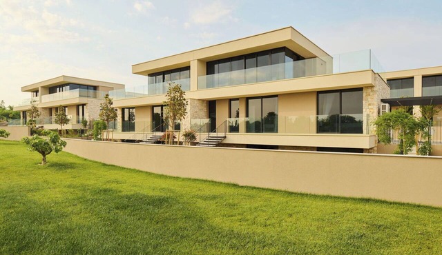 Beautiful apartment in villa for 8 guests with A/C, WIFI, hot tub, pool, TV and terrace