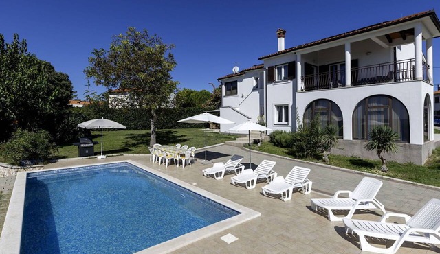 Beautiful apartment with private pool, A/C, WIFI, TV, terrace, pets allowed and panoramic view