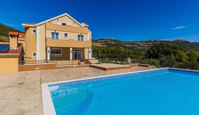 Beautiful home in Kastel Novi in Kastel Stafilic