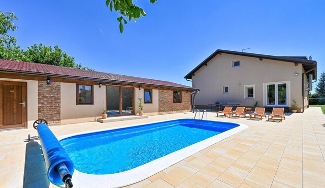 Beautiful home in Bjelovar with sauna in Bjelovar
