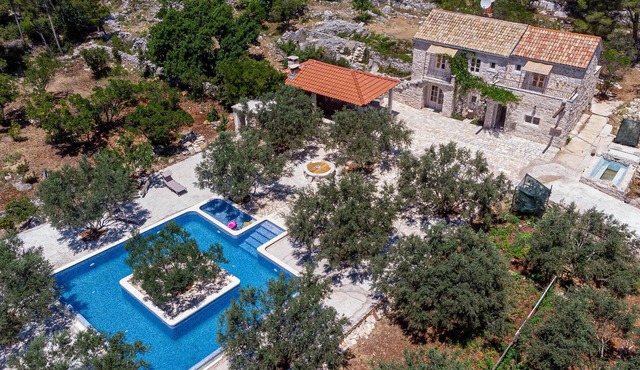 Beautiful home in Blato