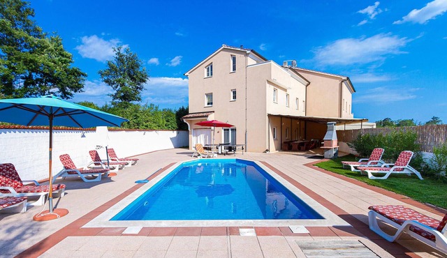 Beautiful home in Cere