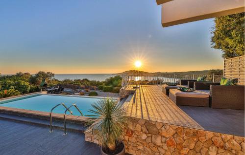 Beautiful Home In Drvenik Mali in Petomavar
